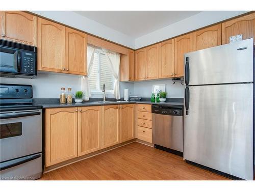 712 Paris Boulevard, Waterloo, ON - Indoor Photo Showing Kitchen