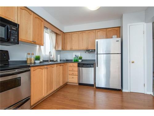 712 Paris Boulevard, Waterloo, ON - Indoor Photo Showing Kitchen