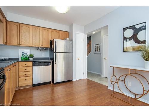 712 Paris Boulevard, Waterloo, ON - Indoor Photo Showing Kitchen