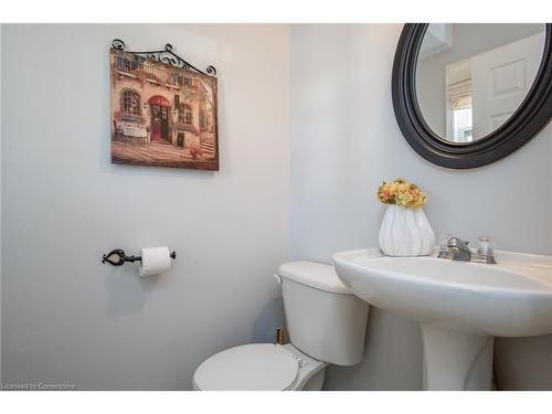 712 Paris Boulevard, Waterloo, ON - Indoor Photo Showing Bathroom