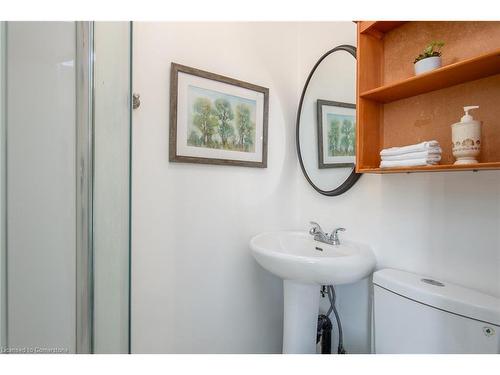 712 Paris Boulevard, Waterloo, ON - Indoor Photo Showing Bathroom