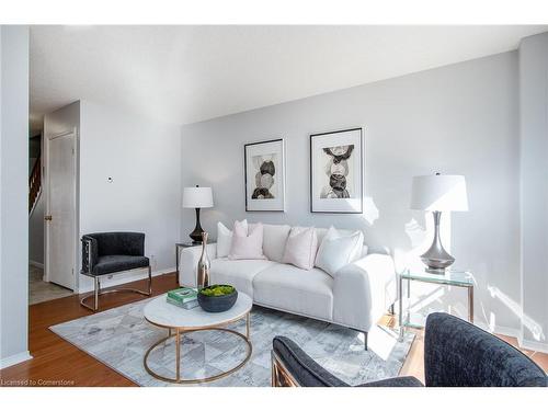 712 Paris Boulevard, Waterloo, ON - Indoor Photo Showing Living Room