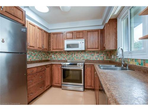 26 Summit Avenue, Kitchener, ON - Indoor Photo Showing Kitchen With Double Sink