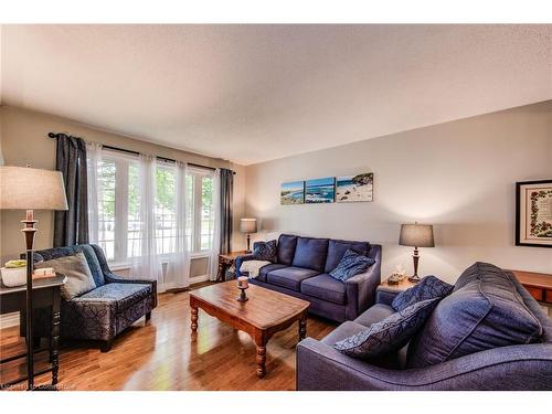 93 Cindy Avenue, Cambridge, ON - Indoor Photo Showing Living Room