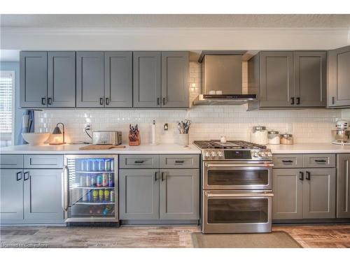 638 Mortimer Drive, Cambridge, ON - Indoor Photo Showing Kitchen With Upgraded Kitchen