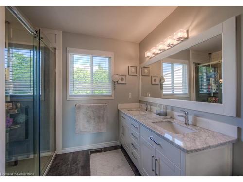 638 Mortimer Drive, Cambridge, ON - Indoor Photo Showing Bathroom