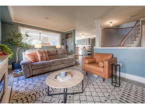 638 Mortimer Drive, Cambridge, ON - Indoor Photo Showing Living Room