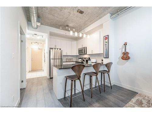 307-1 Victoria Street, Kitchener, ON - Indoor Photo Showing Kitchen With Stainless Steel Kitchen