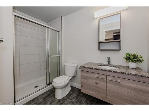 H201-62 Balsam Street, Waterloo, ON - Indoor Photo Showing Bathroom