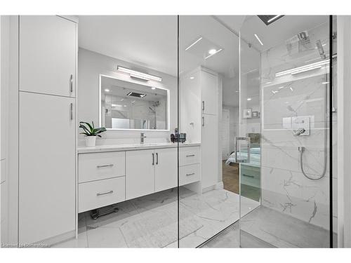 52 Rosewood Drive, Kitchener, ON - Indoor Photo Showing Bathroom