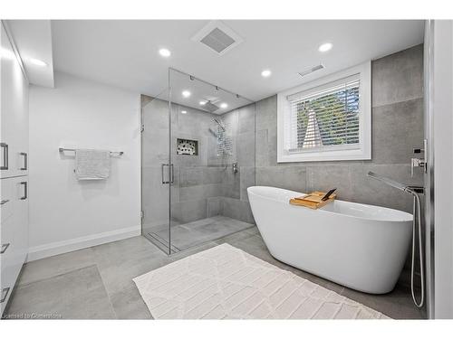 52 Rosewood Drive, Kitchener, ON - Indoor Photo Showing Bathroom