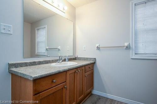 239 Bridlewreath Street, Kitchener, ON - Indoor Photo Showing Bathroom