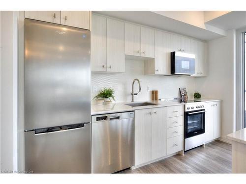 1112-15 Wellington St S, Kitchener, ON - Indoor Photo Showing Kitchen With Upgraded Kitchen