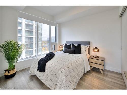 1112-15 Wellington St S, Kitchener, ON - Indoor Photo Showing Bedroom