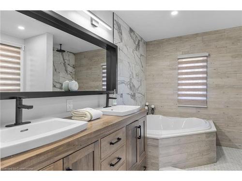 2648 Wilson Place, Innisfil, ON - Indoor Photo Showing Bathroom