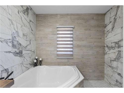 2648 Wilson Place, Innisfil, ON - Indoor Photo Showing Bathroom