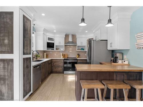 2648 Wilson Place, Innisfil, ON - Indoor Photo Showing Kitchen With Upgraded Kitchen