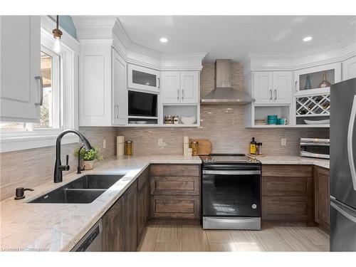 2648 Wilson Place, Innisfil, ON - Indoor Photo Showing Kitchen With Double Sink With Upgraded Kitchen