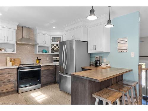 2648 Wilson Place, Innisfil, ON - Indoor Photo Showing Kitchen With Upgraded Kitchen