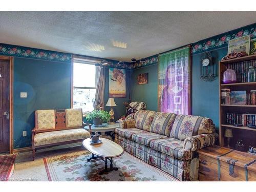 410 Queen Street S, Palmerston, ON - Indoor Photo Showing Living Room