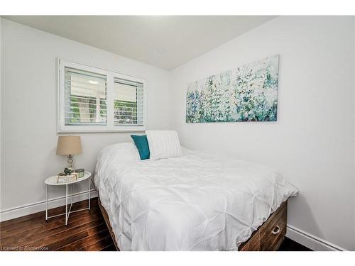 49 Vardon Avenue, Cambridge, ON - Indoor Photo Showing Bedroom