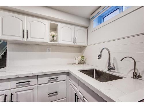 49 Vardon Avenue, Cambridge, ON - Indoor Photo Showing Kitchen