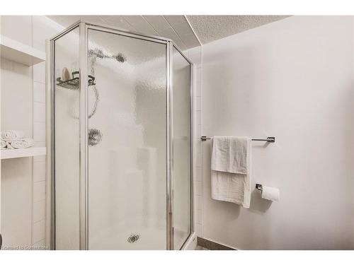 49 Vardon Avenue, Cambridge, ON - Indoor Photo Showing Bathroom