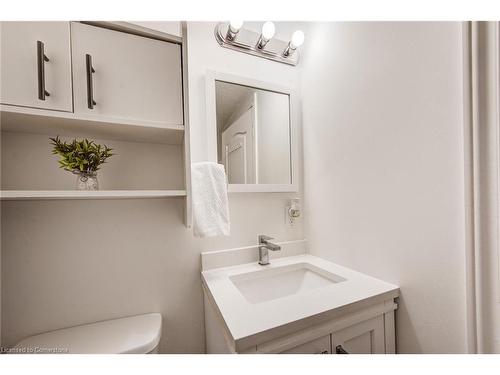 49 Vardon Avenue, Cambridge, ON - Indoor Photo Showing Bathroom