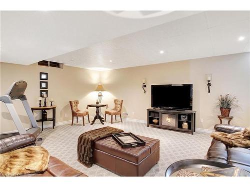 94 Adler Drive, Cambridge, ON - Indoor Photo Showing Living Room