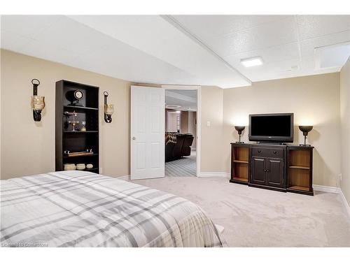 94 Adler Drive, Cambridge, ON - Indoor Photo Showing Bedroom