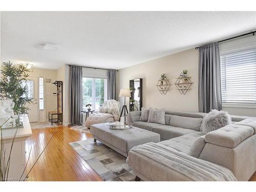 94 Adler Drive, Cambridge, ON - Indoor Photo Showing Living Room