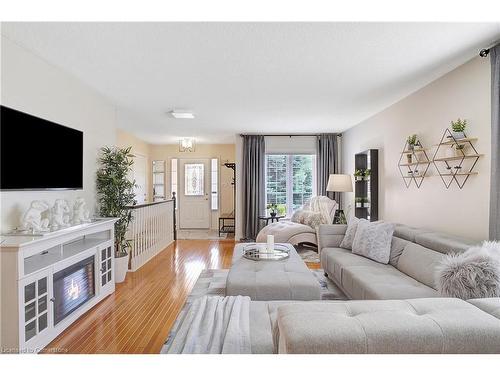 94 Adler Drive, Cambridge, ON - Indoor Photo Showing Living Room