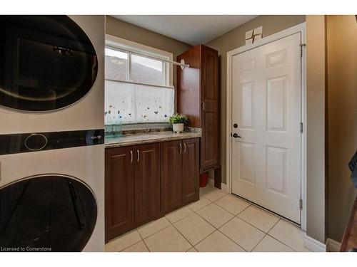 87 Green Bank Drive, Cambridge, ON - Indoor Photo Showing Laundry Room