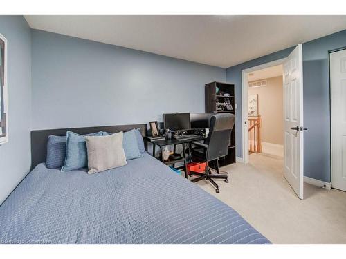 87 Green Bank Drive, Cambridge, ON - Indoor Photo Showing Bedroom