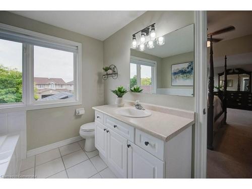 87 Green Bank Drive, Cambridge, ON - Indoor Photo Showing Bathroom