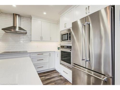 3 Kerwood Drive, Cambridge, ON - Indoor Photo Showing Kitchen With Upgraded Kitchen