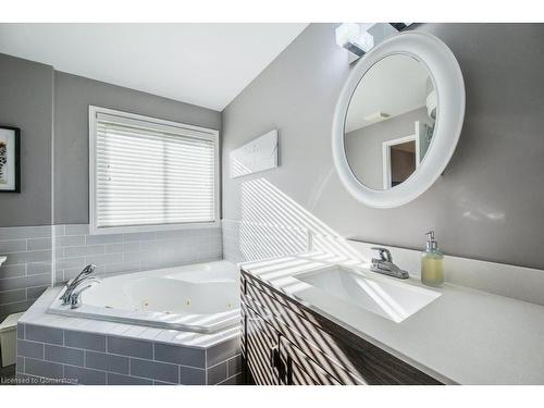 3 Kerwood Drive, Cambridge, ON - Indoor Photo Showing Bathroom