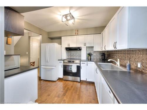 51-20 Paulander Drive, Kitchener, ON - Indoor Photo Showing Kitchen