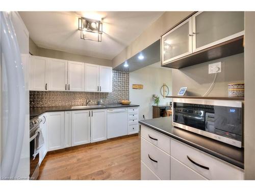 51-20 Paulander Drive, Kitchener, ON - Indoor Photo Showing Kitchen