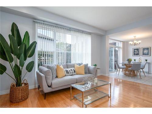 379 Beaver Creek Road, Waterloo, ON - Indoor Photo Showing Living Room