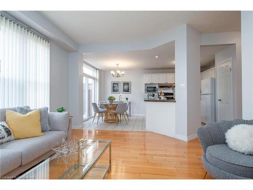 379 Beaver Creek Road, Waterloo, ON - Indoor Photo Showing Living Room