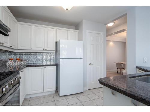 379 Beaver Creek Road, Waterloo, ON - Indoor Photo Showing Kitchen