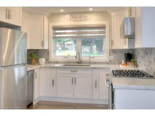 3-318 Roxton Drive, Waterloo, ON - Indoor Photo Showing Kitchen With Upgraded Kitchen