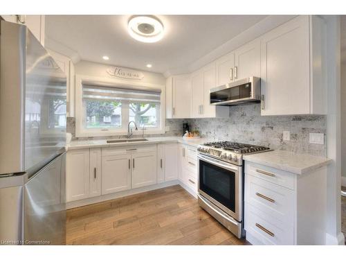 3-318 Roxton Drive, Waterloo, ON - Indoor Photo Showing Kitchen With Upgraded Kitchen