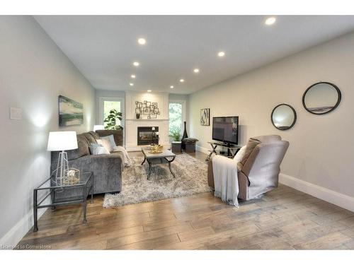 3-318 Roxton Drive, Waterloo, ON - Indoor Photo Showing Living Room With Fireplace