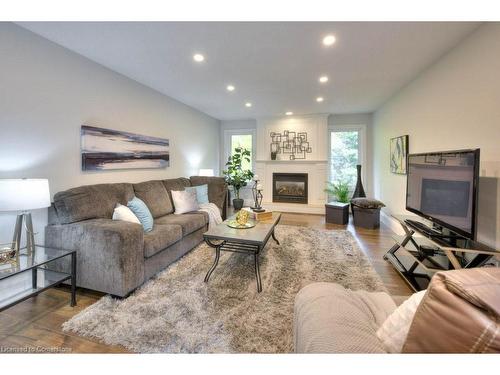 3-318 Roxton Drive, Waterloo, ON - Indoor Photo Showing Living Room With Fireplace