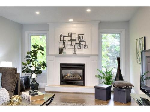 3-318 Roxton Drive, Waterloo, ON - Indoor Photo Showing Living Room With Fireplace