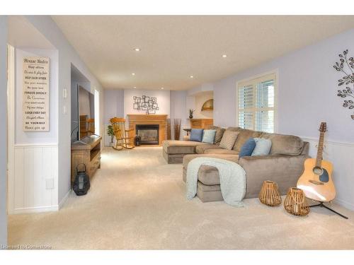 3-318 Roxton Drive, Waterloo, ON - Indoor Photo Showing Living Room With Fireplace