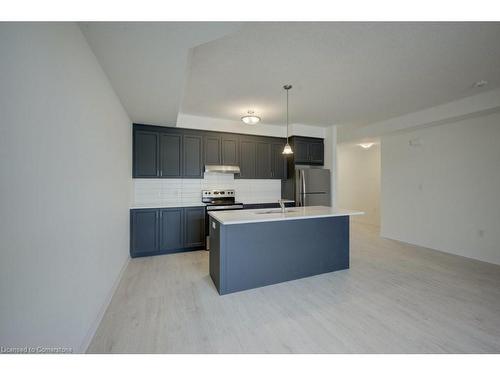 A012-142 Foamflower Place, Waterloo, ON - Indoor Photo Showing Kitchen