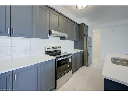 A012-142 Foamflower Place, Waterloo, ON - Indoor Photo Showing Kitchen With Upgraded Kitchen